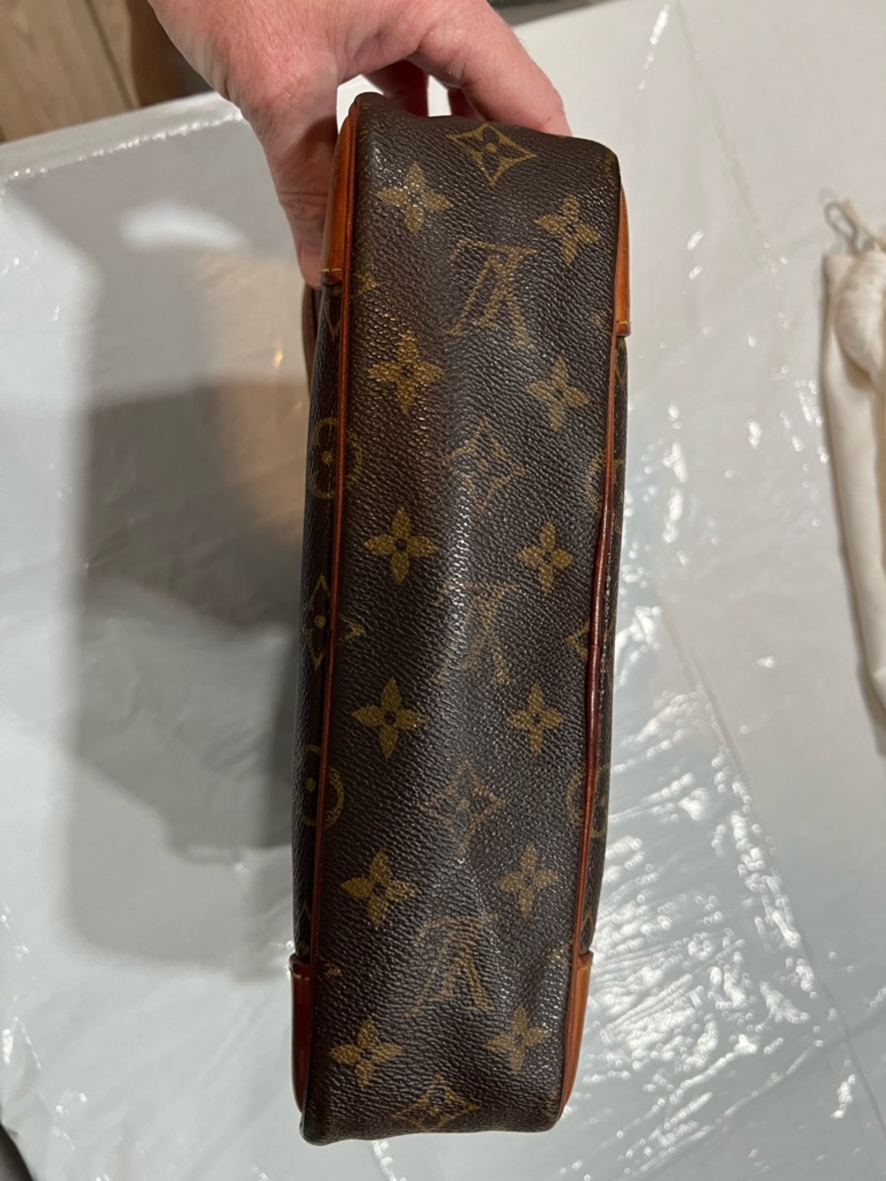 Louis Vuitton Toiletry Pouch could be just a project piece - Picture 5 of 16
